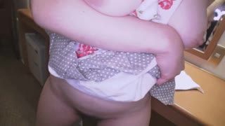 Je n'en ai jamais assez d'une femme mature aux gros seins en tablier nu ! -- Ryoko Hayami