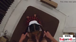 Thai amatør teen 18+ Cherry kneppet i sexet uniform af stor hvid pik