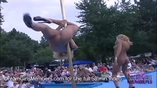 Angalia matiti makubwa na pusi zilizo wazi katika tamasha la Nudes A Poppin 😍🔥