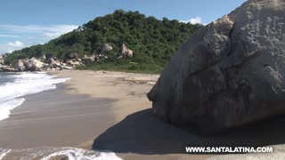 Behind-the-scenes photo session on Tayrona beach reveals a lovely ass outdoors
