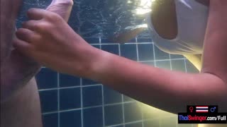 Láttam amatőr tini 18+ párt forró medenceszexben. Ázsiai nő, európai férfi – intenzív!