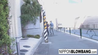 สาวเอเชียสาวสวยรับมือปากเป่าคู่สุดป่าเถื่อนไหม