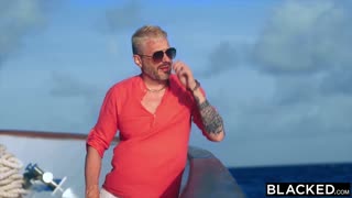 BBC posedlá Liya se ponoří do syrového anal dobrodružství venku