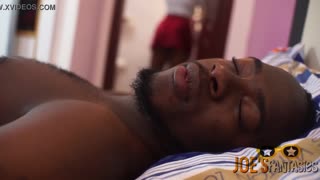 Imel divji triosem z ženo in sosedom