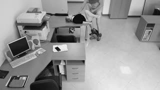 Τι Είναι Καυτερότερο από Ερασιτεχνικό Σεξ στο Γραφείο με Σέξι Γραμματέα;