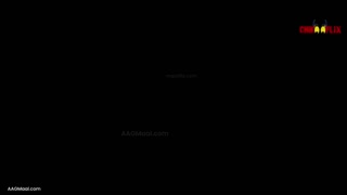 "Ehi, vuoi vedere queste tette grosse nella doccia?"