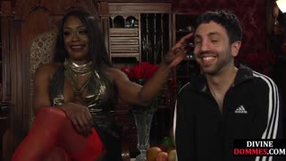 سخت سیاہ ڈوم بروٹل سی بی ٹی لاتوں کی سزا دیتی ہے