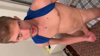 Filipe Tuga XXL anaonyesha mboo yake kubwa katika onyesho la pekee la kina