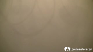 bella festa ragazza cavalca un cazzo duro a casa