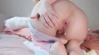 Cô gái teen 18+ nhận creampie hậu môn thô bạo trong lỗ chặt