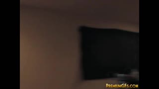 Φίλοι μπαίνουν κρυφά στο ξενοδοχείο για καυτό τρίο γαμήσι