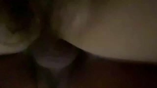 Anal Rumahan dengan Pantat Besar Amatir, Bermain Anal Berbulu dan Pussy Berbulu