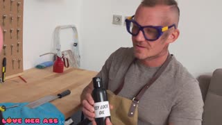 பெரிய மார்புகள் கொண்ட ப்ளாண்ட் MILF காஸ்டிட்டியிலிருந்து விடுவிக்கப்பட்டு காட்டு அனல் மற்றும் ஒட்டிய முகம் செய்கிறாள்