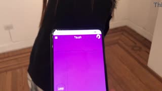 கலை அரங்கத்தில் வைப்ரேட்டருடன் உச்சங்களை ஆராய்கிறது