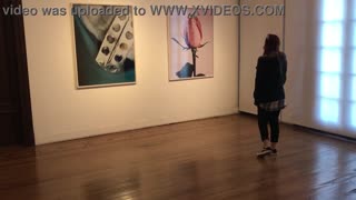 ਆਰਟ ਗੈਲਰੀ ਵਿੱਚ ਵਾਇਬ੍ਰੇਟਰ ਨਾਲ ਆਰਗੈਜ਼ਮ ਖੋਜਣਾ 😏