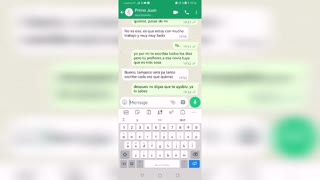 Hei, Juan lagi ngirim pesan WhatsApp kanggo sesi panas lan kirim video liar