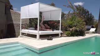 Tôi hào hứng sex hồ bơi nghỉ lễ với thiếu nữ tóc đỏ Đức PAWG Melina May bị lão chiếm