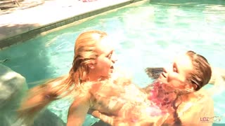 sexy blonde and brunette start tribbing after poolside hookup 👙💦
