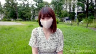 Mask De Real Amateur: Atemberaubende 19-jährige F-Cup-Schönheit beim ersten Shooting