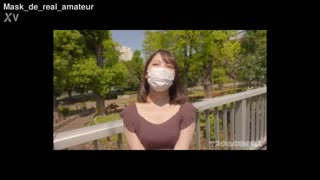 Vendedora Curiosa Explora Desejos com Massagista Elétrico