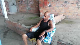 Asistenta mea sexy mă tentează cu corpul ei fierbinte, nu rezist să o fut