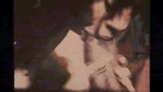 شدید انٹیرریشل تھری سم ویںٹیج اسٹائل میں