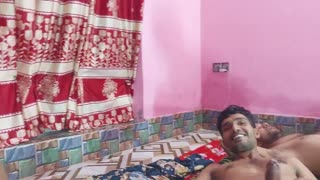 Hey, vil du se Hanif PK og Popy dominere en vild gruppebang?