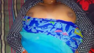 ഈ ചൂടുള്ള ഇന്ത്യൻ വൈഫ് കാമറയിൽ ഒരു ബോൾഡ് ന്യൂ എക്സ്പീരിയൻസ് ട്രൈ ചെയ്യുന്നു