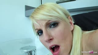 डेम, क्यूट ब्लॉन्ड टीन 18+ 18+ ज्यूसी नेचुरल टिट्स के साथ एक दूसरे को एक्सप्लोसिव ऑर्गेज्म तक फिंगर करती हैं!