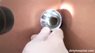 Hej, misliš, da ta perverzni zdravnik zdrži moj pregled?