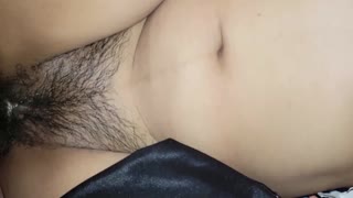 Oye, ¿quieres verme machacar este coño mojado de cerca?