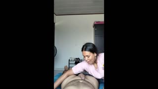 Ho voglia di cavalcare quell'asta enorme mentre lui dorme