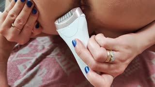 Safari ya Kunyoa: Kuma Iliyonyolewa na Tako katika Tukio la Amateur Milf