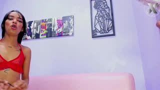 "Tingnan ang mga rich blowjobs mula sa putang iyon!"