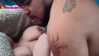 Görbe BBW Milf nagy cicikkel spriccel forró latin akcióban