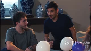 കള്ളൻ ത്രീസം വൈൽഡ് ആക്ഷൻ അൺലീഷ് ചെയ്യുന്നു