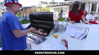 巨乳ラティーナMILFと小柄な女性が新しい屋外アドベンチャーを共有 😍 - ジェニファー・ジェイコブズ、アリエラ・フェラーラ