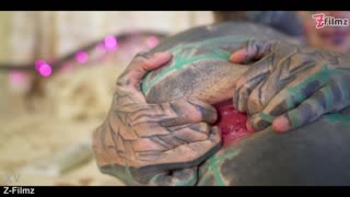 Msichana Goth Mwenye Mipaka Anapiga Mashimo Yote Mbili Na Kitu Cha Anal Kina