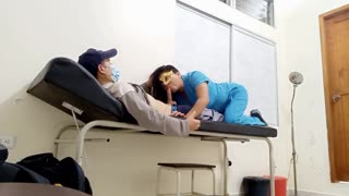 ultra virális!! doktor vadul jár el a beteggel gőzös házi pornóban a kórházi irodában