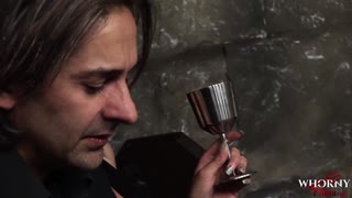 Whorny Films présente ce prêtre qui se déchaîne avec des échangistes dans un sexe de groupe fou à l'église