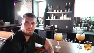 Oletsha, 25letá sexy barmanka s úžasnými velkými prsy