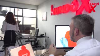 Šéf ji málem vyhodil, ale zachránila si práci tajným blowjobem