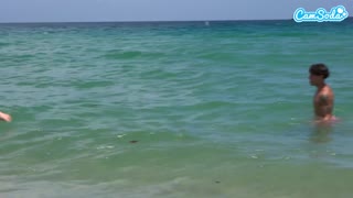 पेटाईट अमात्युर ब्लाँड कॅमगर्लला स्ट्रेंजरच्या मोठ्या कॉकशी हार्डकोर ऑर्गॅझम अनुभवला