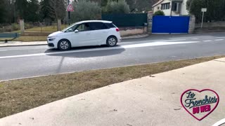 रेयना वाइल्ड फ्रेंच स्लट इंटेंस HHF थ्रीसम में हार्ड स्लेम्ड होती है