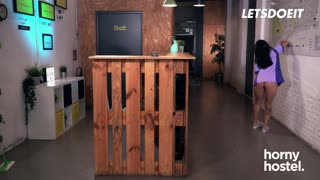 Jade Presley svádí klienta tvrdým análním jízdou s cumshotem