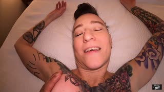 ਫੋਨ ਕਾਲ: ਵਿਆਹਿਤ ਔਰਤ ਆਪਣੇ ਵਿਆਹ ਨੂੰ ਬਚਾਉਣ ਲਈ ਸਟ੍ਰੇਂਜਰ ਨਾਲ ਬ੍ਰੀਡਿੰਗ ਸੈਕਸ ਕਰਦੀ ਹੈ!