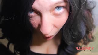 Ich spioniere kurvige MILF nackt im Bad
