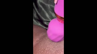 Milaj vyzkouší novou vibrující hůlku, cítí se úžasně