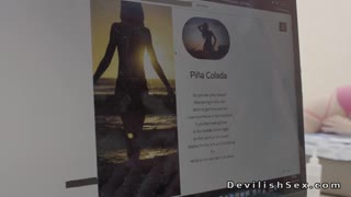 Umewahi Kujiuliza Jinsi Kuma Iliyonyolewa ya Msichana Mwenye Matiti Makubwa Inahisi Wakati Inalambwa na Kupigwa Kwa Nguvu?