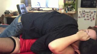 വൈറ്റ് ആമേയർ മിൽഫിനെ റെഡ് സാറ്റിൻ ഡ്രെസ്സിലും ബ്ലാക്ക് പാന്റീസിലും ടീസ് ചെയ്യുന്നു, ഡോഗ്ഗി സ്റ്റൈൽ പി.ഒ.വി അസ്സ് ലിക്കിംഗ്, ബ്ലോജോബ്, സ്പാൻകിംഗ്